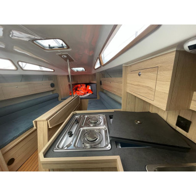 Plachetnice Phobos 25