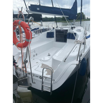 Plachetnice Phobos 25
