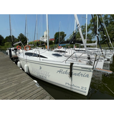 Plachetnice Phobos 25