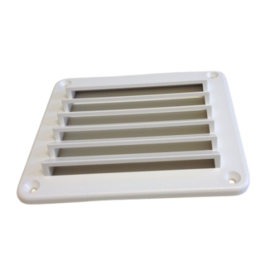 Plastová větší ventilační mřížka pro odvětrávání.