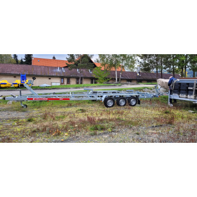 Kajutová loď QUICKSILVER ACTIV 905 Weekend MERCURY F 350 L6 EFI EXXLPT DTS Verado