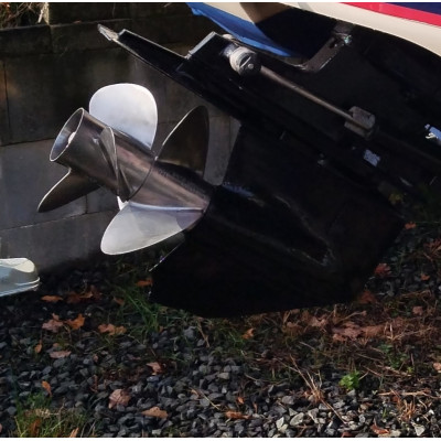 Loď Rinker 232 CC Captiva + motor Mercruiser + přívěs
