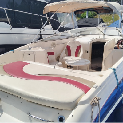 Loď Stingray 225 CR + motor Volvo Penta 4.3 MPI + přívěs